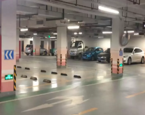 地下車庫金鋼砂地坪